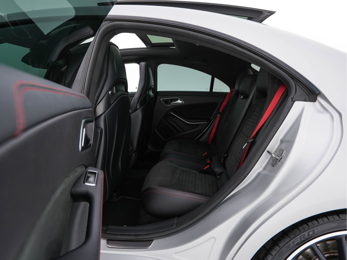 Mercedes-Benz CLA-Klasse AMG 45 4MATIC Ambition Aut. *PANO | AERO | RECARO-SEATS | LUXURY-LEATHER | FULL-LED | MEMORY-PACK | HARMAN/KARDON | KEYLESS | HEATED-SPORTSEATS | NAVI-FULLMAP | 19''ALU*