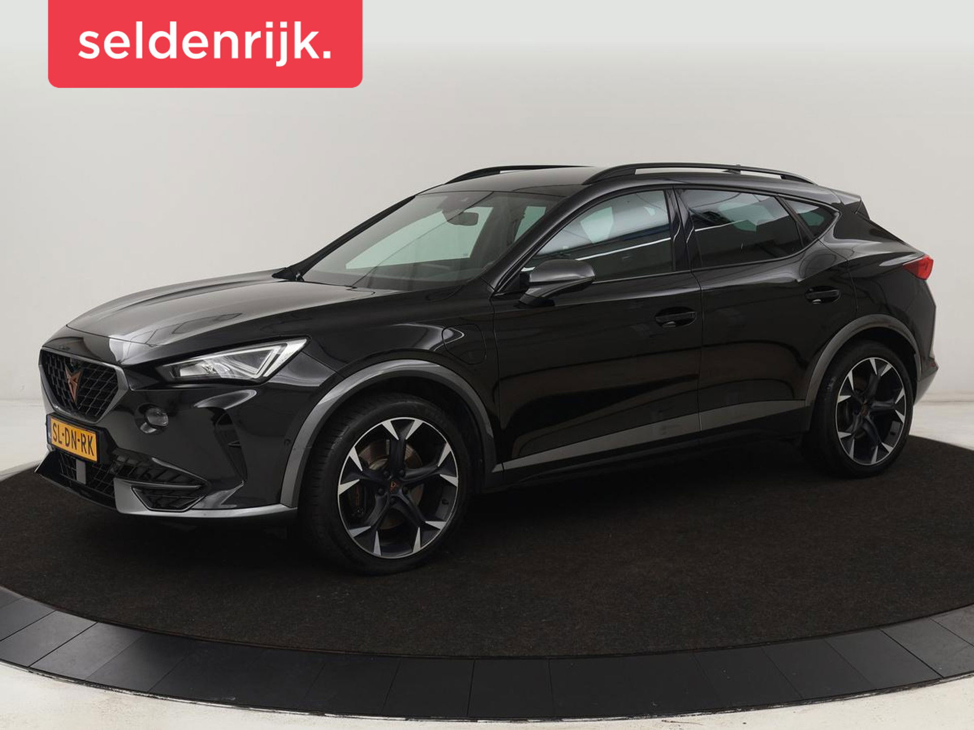 CUPRA Formentor 1.4 e-Hybrid VZ | 245pk | Stoel & stuurverwarming | 360 Camera | Carplay | Adaptive cruise | Navigatie | Sfeerverlichting | Keyless | Full LED | PHEV | Plug In