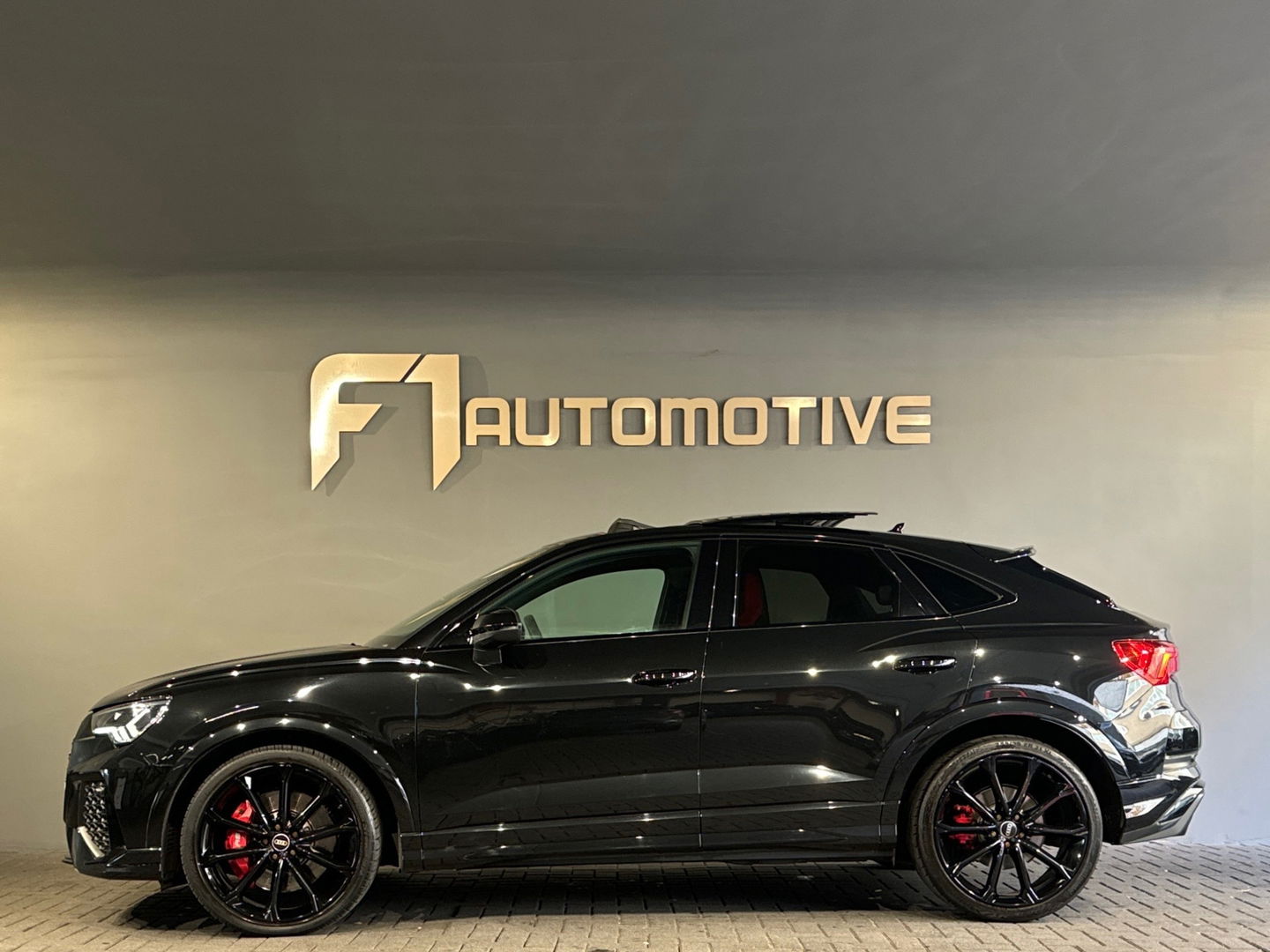 Audi RSQ3 Sportback 2.5 TFSI Pano|RS Seat|Trekhaak|Sonos|Cam