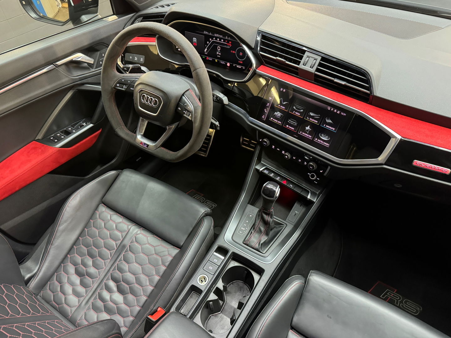 Audi RSQ3 Sportback 2.5 TFSI Pano|RS Seat|Trekhaak|Sonos|Cam