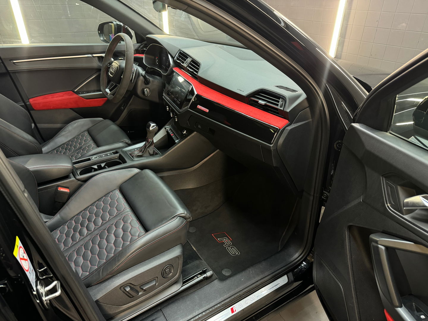 Audi RSQ3 Sportback 2.5 TFSI Pano|RS Seat|Trekhaak|Sonos|Cam