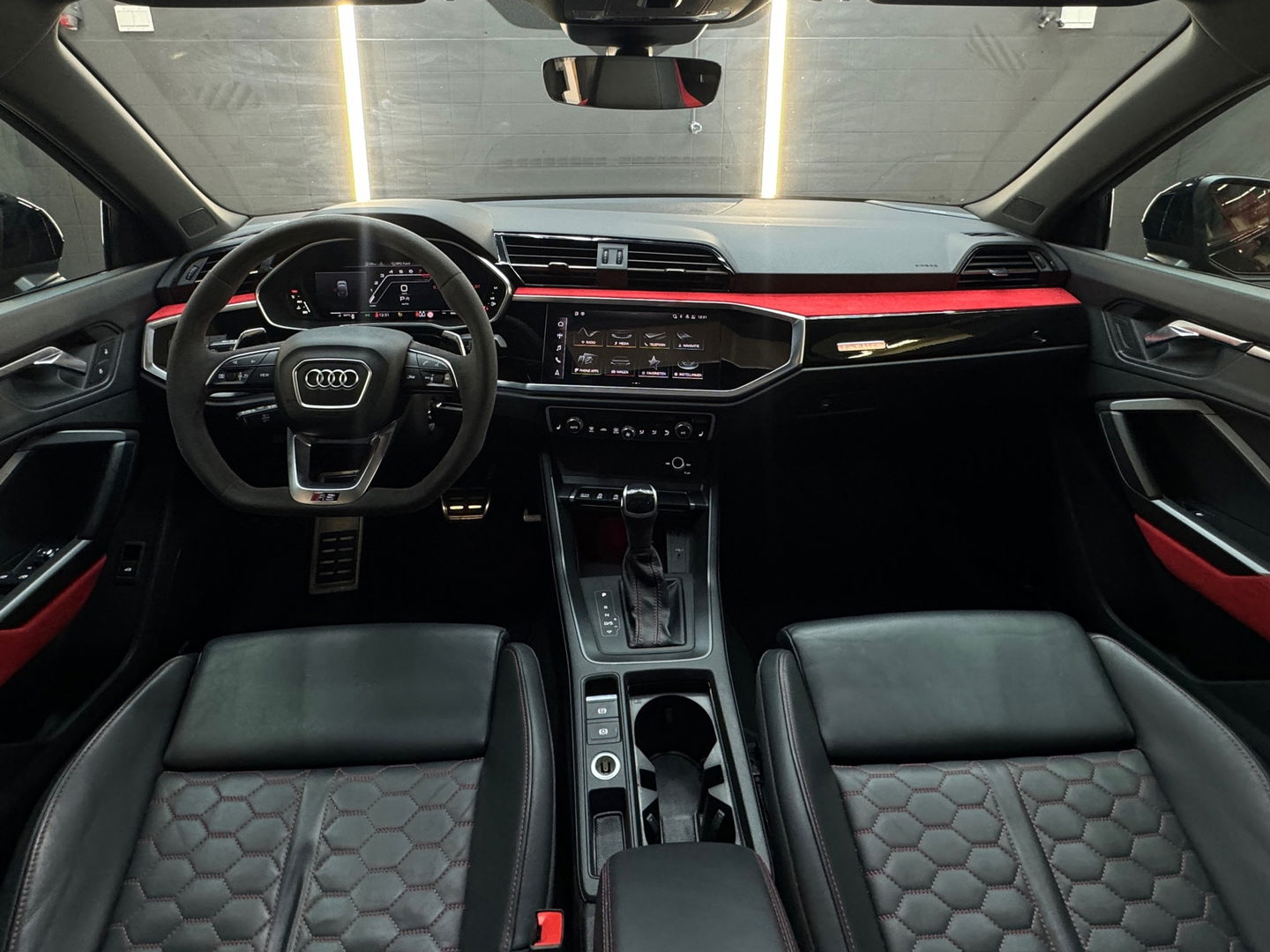 Audi RSQ3 Sportback 2.5 TFSI Pano|RS Seat|Trekhaak|Sonos|Cam