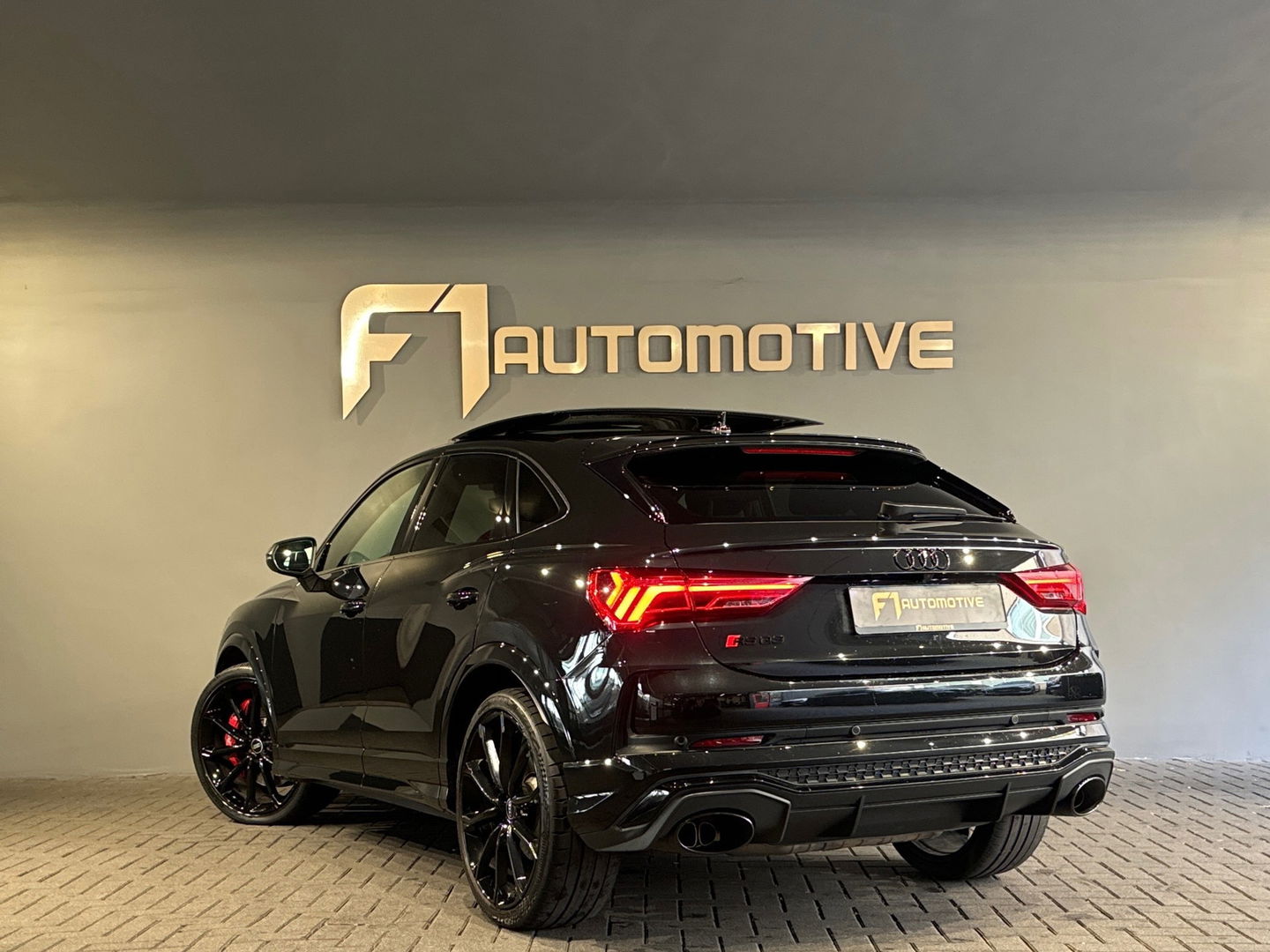 Audi RSQ3 Sportback 2.5 TFSI Pano|RS Seat|Trekhaak|Sonos|Cam