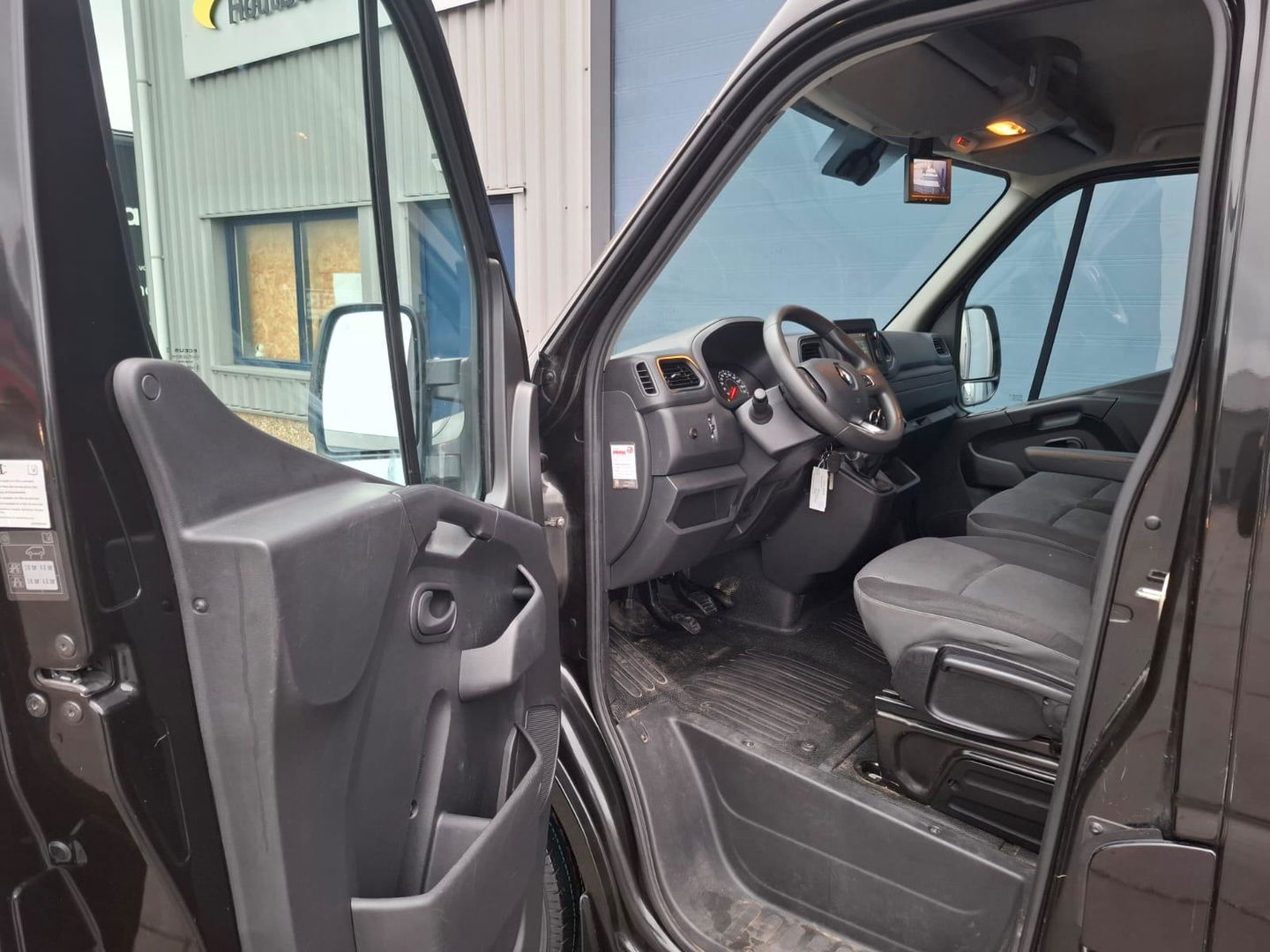 Renault Master T35 2.3 dCi 180 L2H2 Energy AIRCO / CRUISE CONTROLE / CAMERA / NAVI / TREKHAAK / 3 ZITS