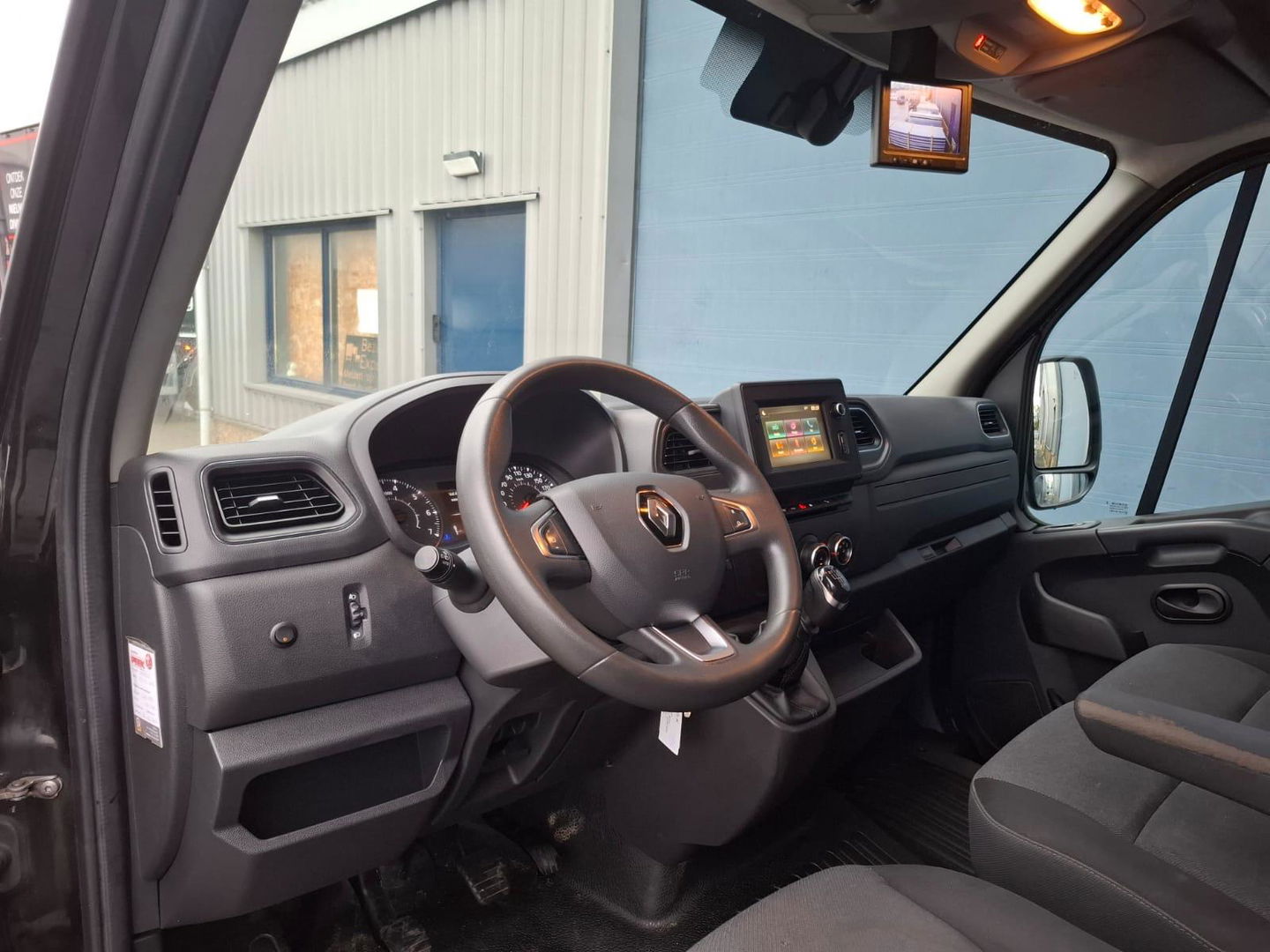 Renault Master T35 2.3 dCi 180 L2H2 Energy AIRCO / CRUISE CONTROLE / CAMERA / NAVI / TREKHAAK / 3 ZITS