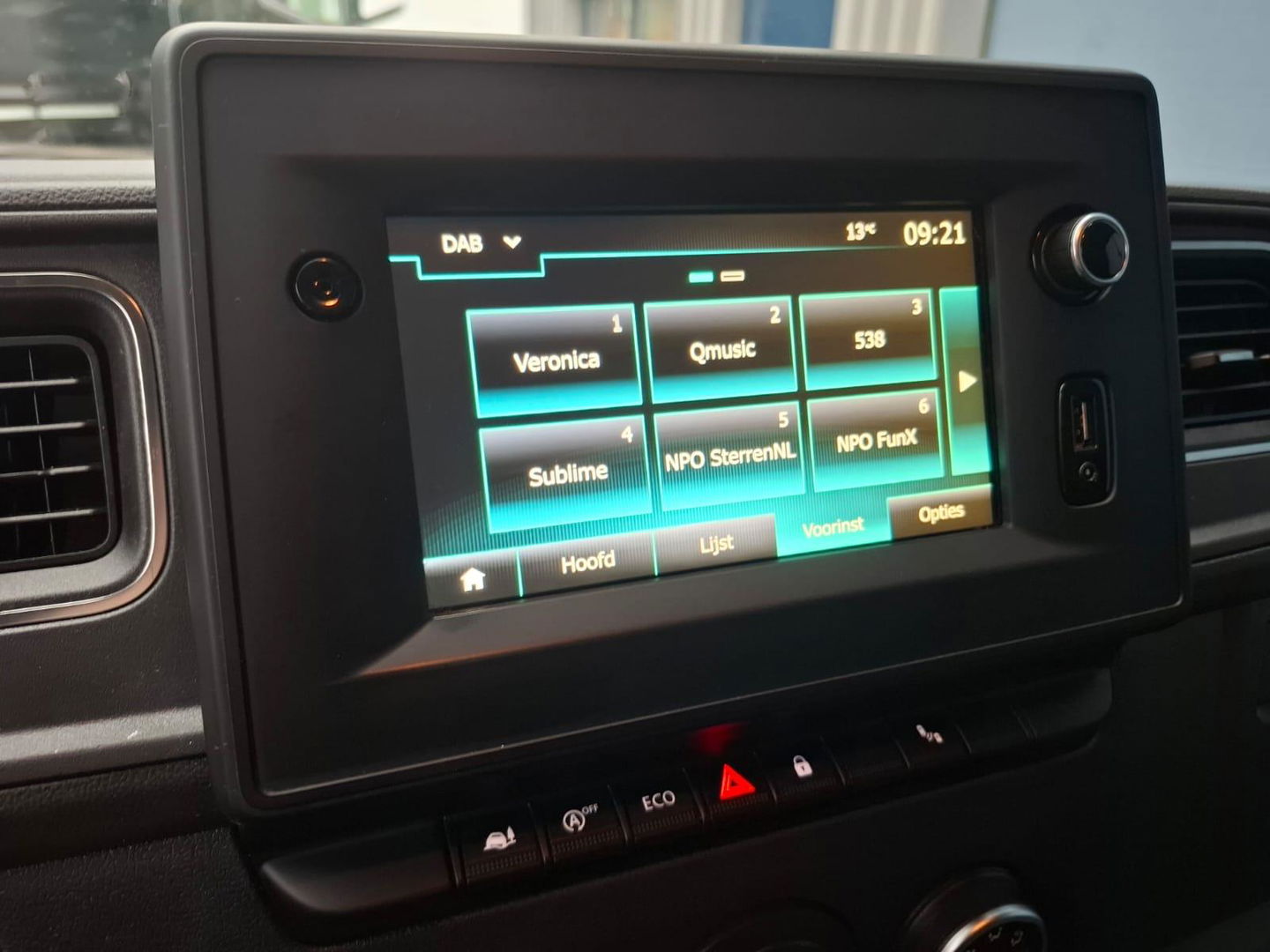 Renault Master T35 2.3 dCi 180 L2H2 Energy AIRCO / CRUISE CONTROLE / CAMERA / NAVI / TREKHAAK / 3 ZITS