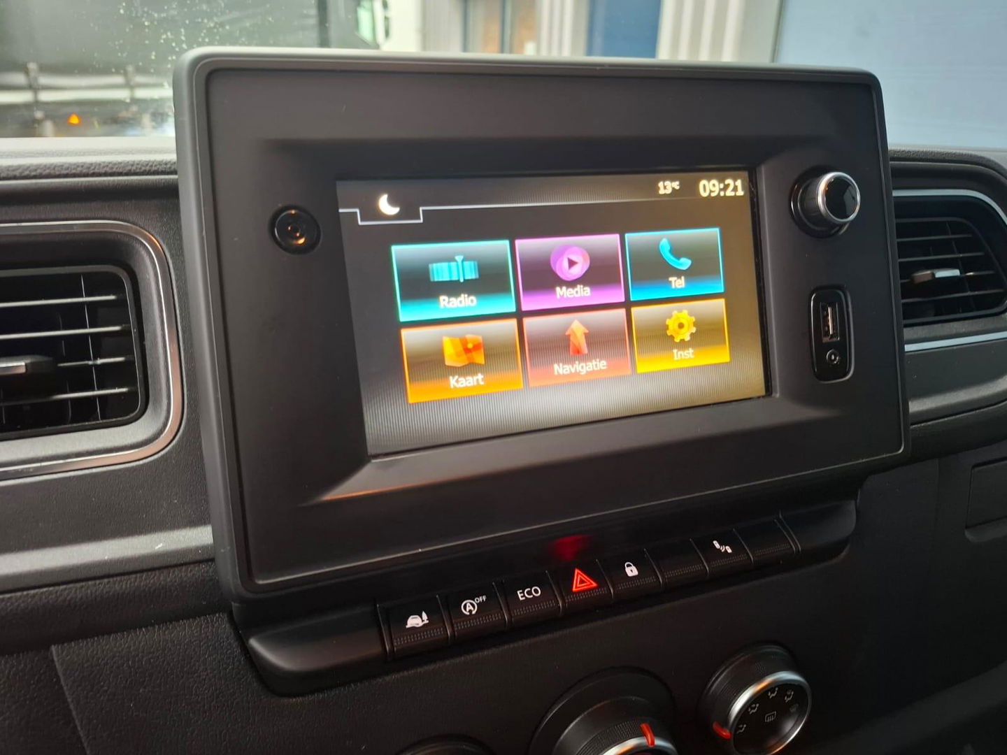 Renault Master T35 2.3 dCi 180 L2H2 Energy AIRCO / CRUISE CONTROLE / CAMERA / NAVI / TREKHAAK / 3 ZITS