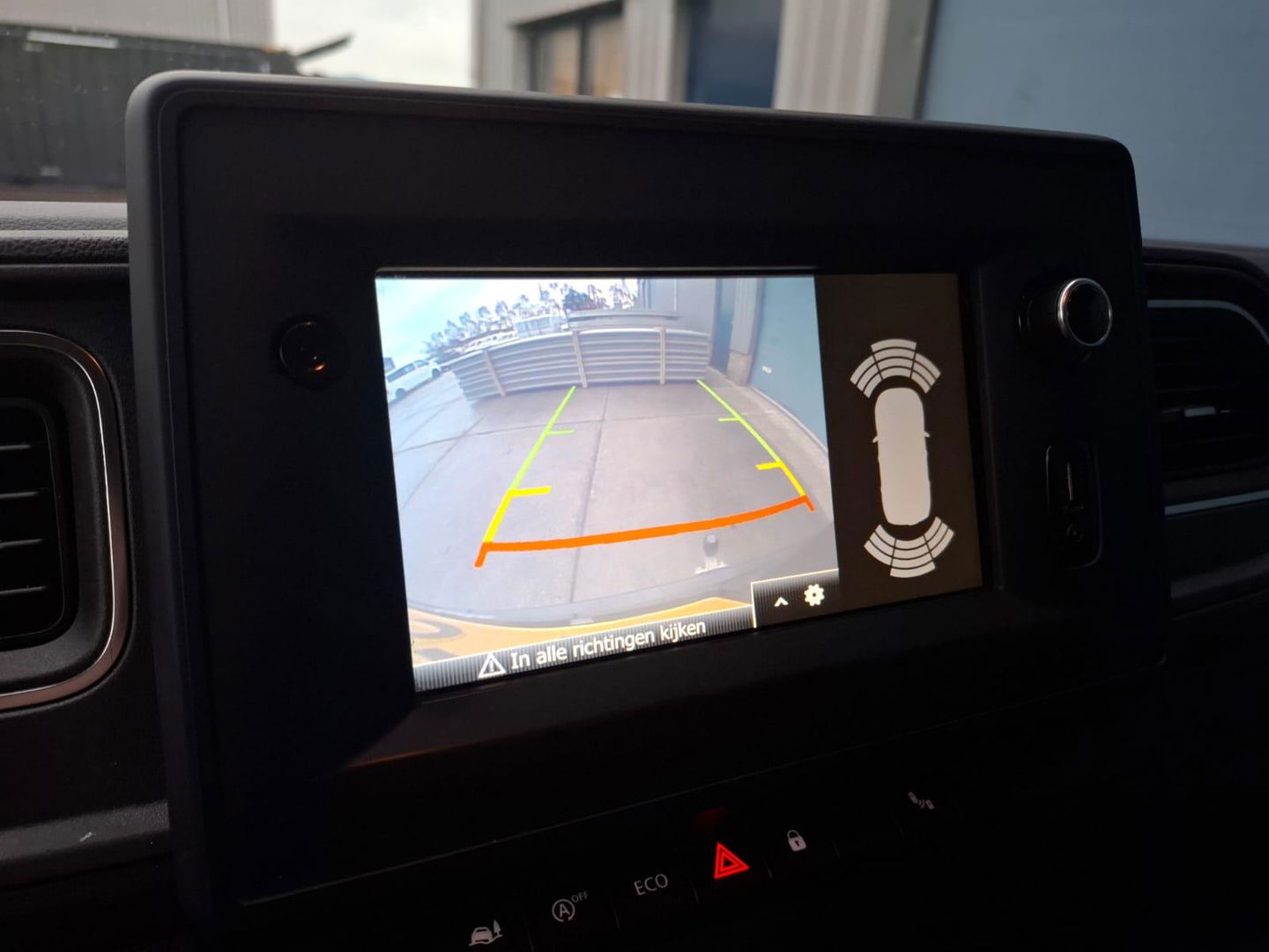 Renault Master T35 2.3 dCi 180 L2H2 Energy AIRCO / CRUISE CONTROLE / CAMERA / NAVI / TREKHAAK / 3 ZITS