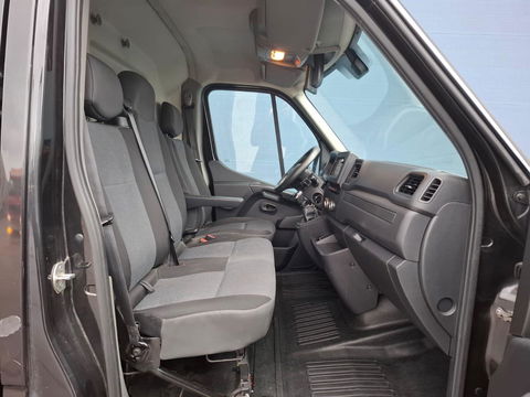 Renault Master T35 2.3 dCi 180 L2H2 Energy AIRCO / CRUISE CONTROLE / CAMERA / NAVI / TREKHAAK / 3 ZITS