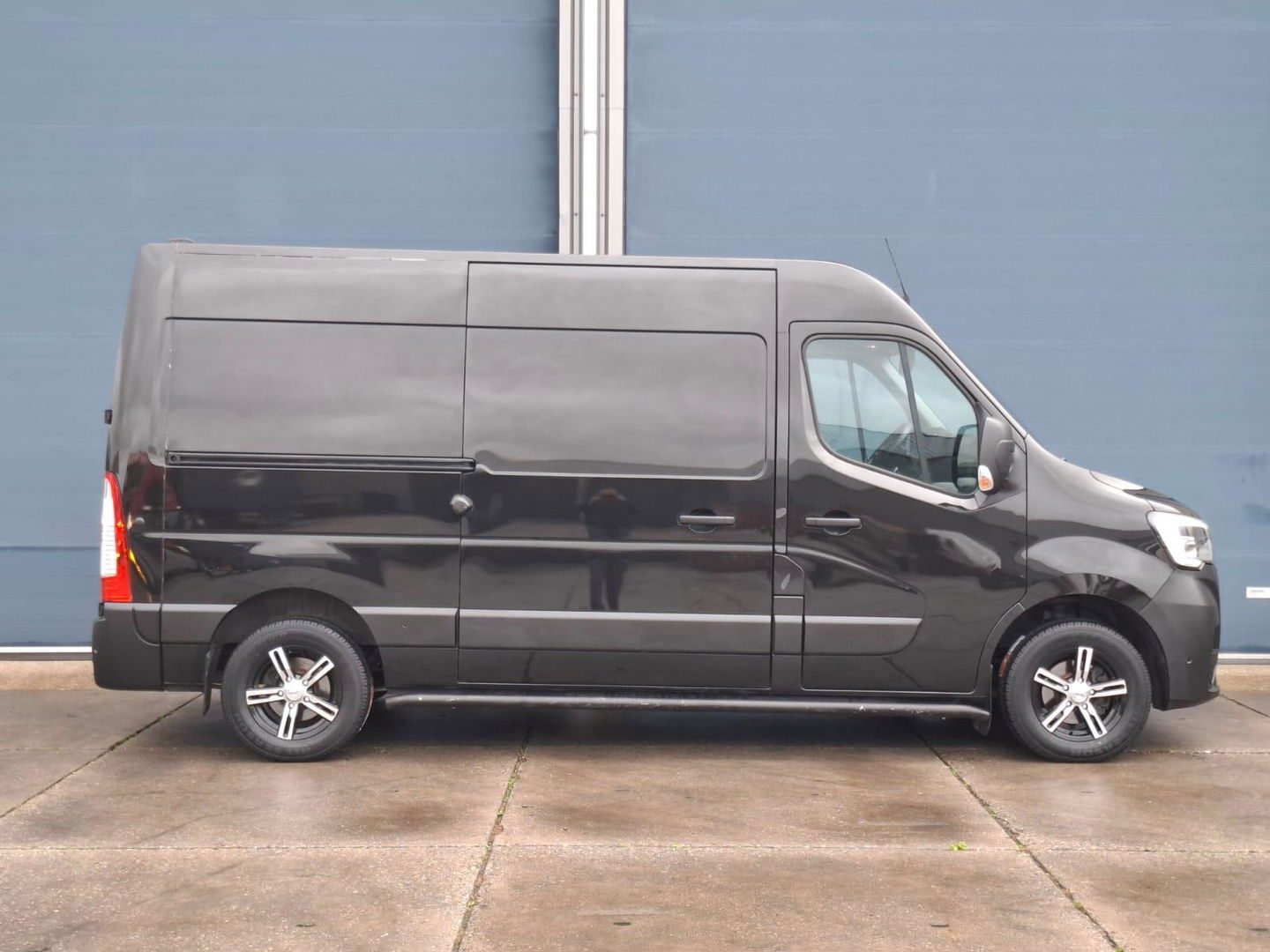 Renault Master T35 2.3 dCi 180 L2H2 Energy AIRCO / CRUISE CONTROLE / CAMERA / NAVI / TREKHAAK / 3 ZITS