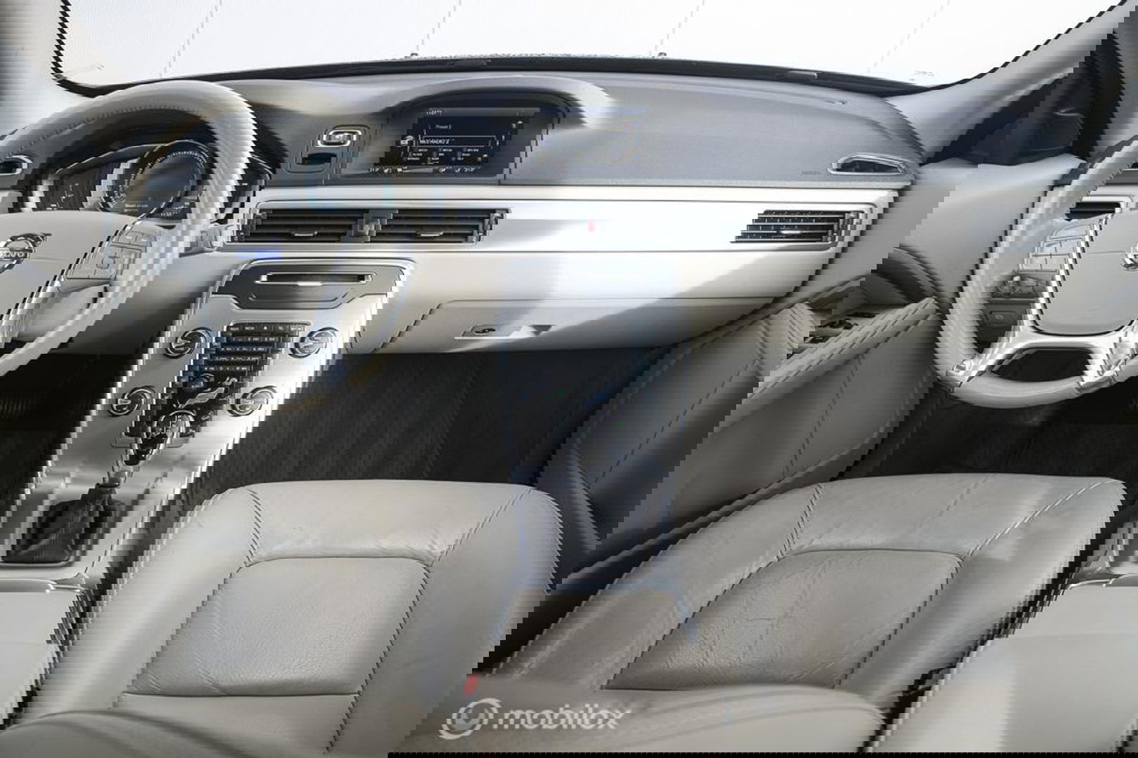 Volvo XC70 2.4 D5 Summum AWD | Schuifdak | LED | Leder | Trekhaak | Navigatie | Rijklaarprijs |