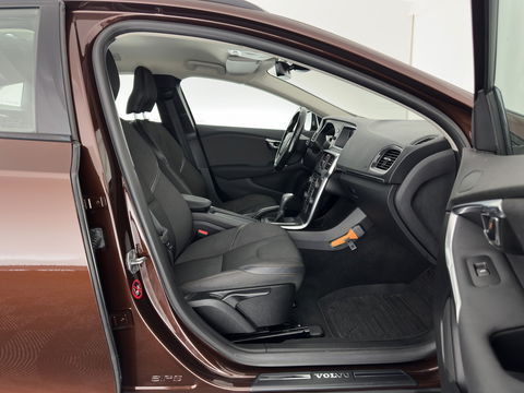 Volvo V40 Cross Country 2.0 D2 Momentum *NAVI-FULLMAP | COMFORT-SEATS | ECC | PDC | CRUISE | 17''ALU*