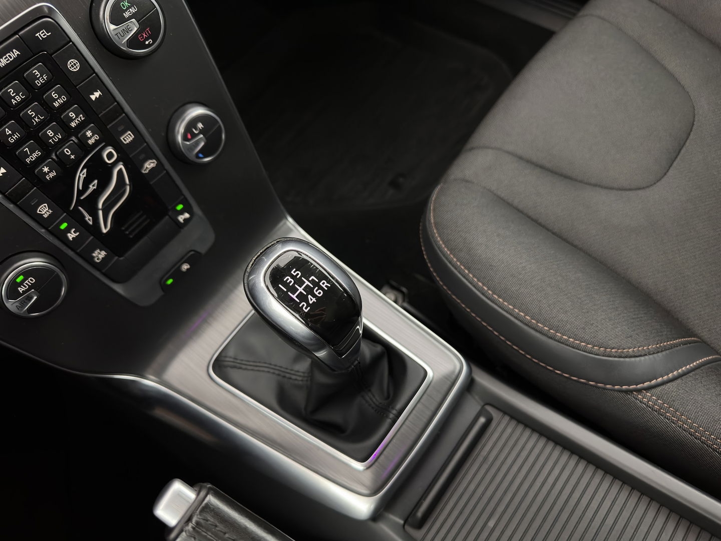 Volvo V40 Cross Country 2.0 D2 Momentum *NAVI-FULLMAP | COMFORT-SEATS | ECC | PDC | CRUISE | 17''ALU*