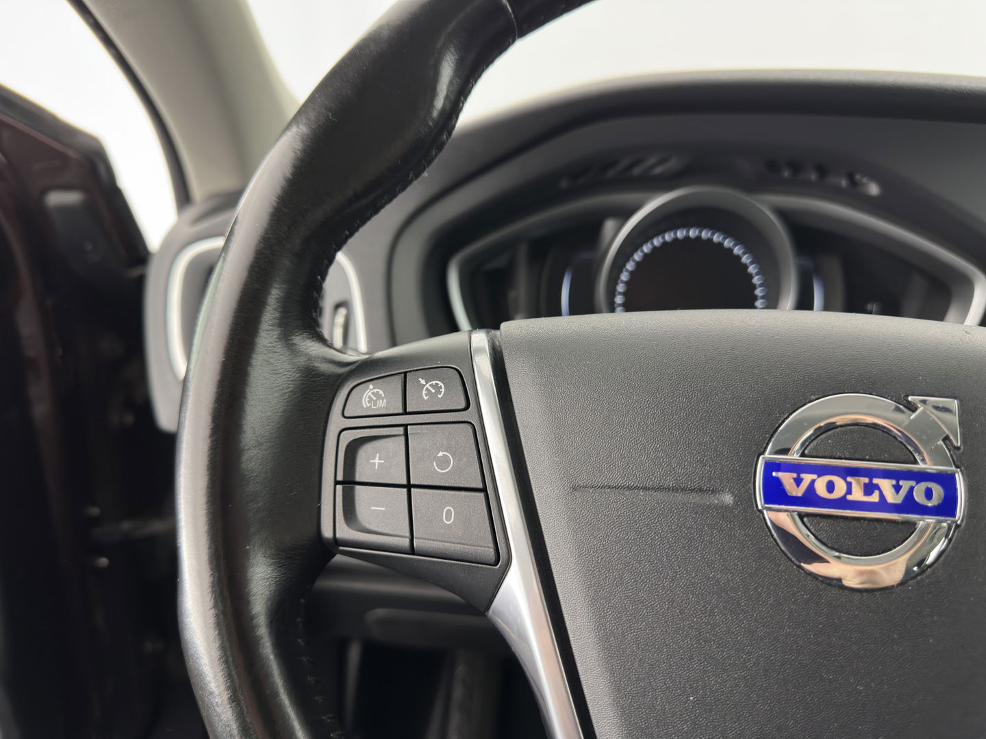 Volvo V40 Cross Country 2.0 D2 Momentum *NAVI-FULLMAP | COMFORT-SEATS | ECC | PDC | CRUISE | 17''ALU*