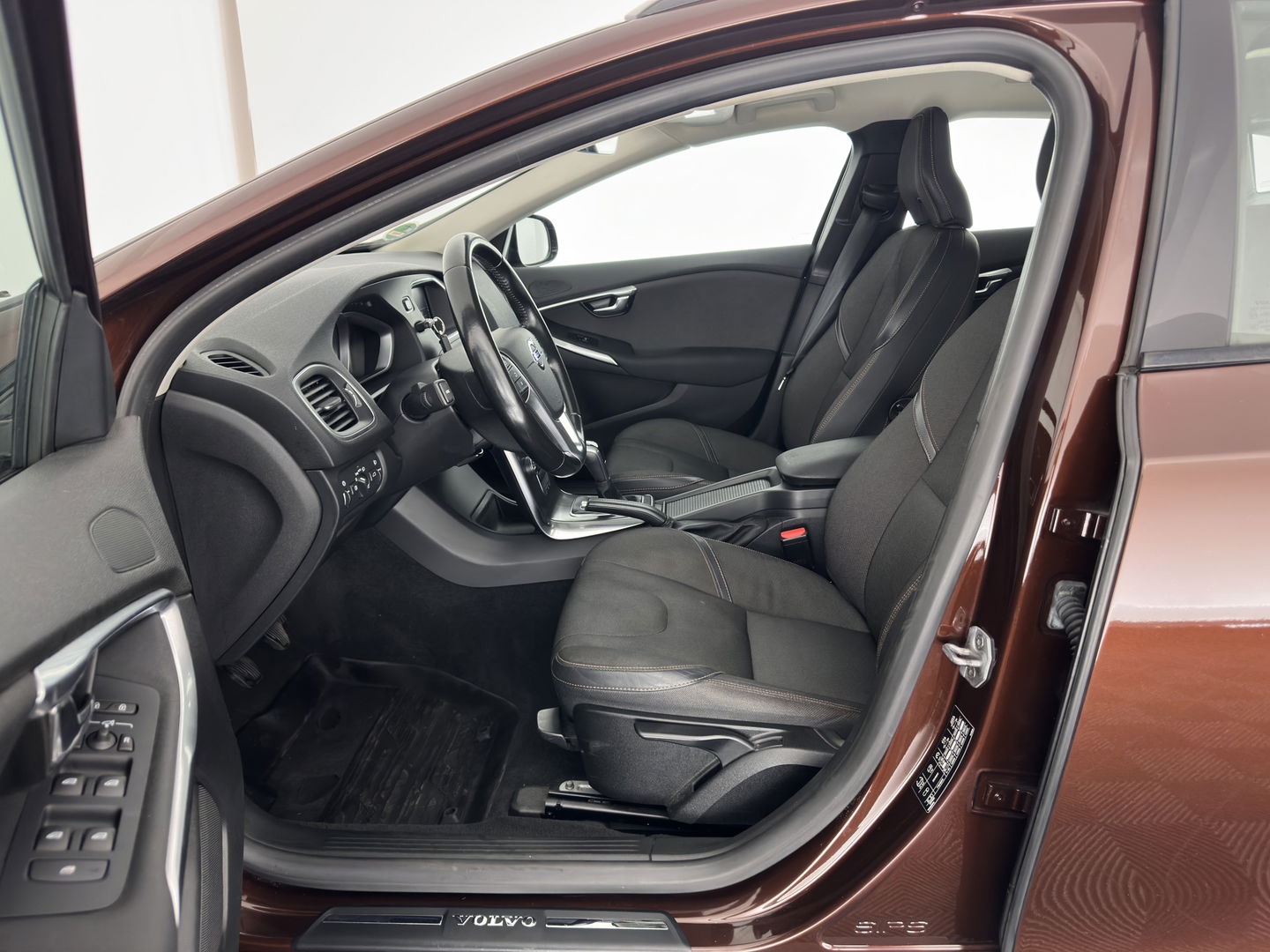 Volvo V40 Cross Country 2.0 D2 Momentum *NAVI-FULLMAP | COMFORT-SEATS | ECC | PDC | CRUISE | 17''ALU*
