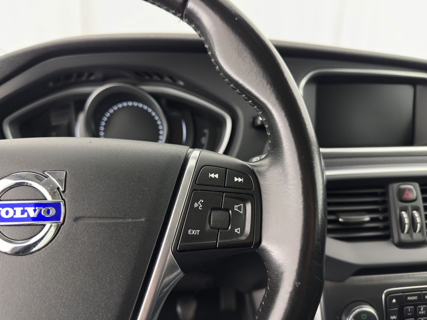 Volvo V40 Cross Country 2.0 D2 Momentum *NAVI-FULLMAP | COMFORT-SEATS | ECC | PDC | CRUISE | 17''ALU*