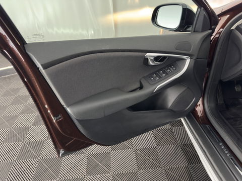 Volvo V40 Cross Country 2.0 D2 Momentum *NAVI-FULLMAP | COMFORT-SEATS | ECC | PDC | CRUISE | 17''ALU*