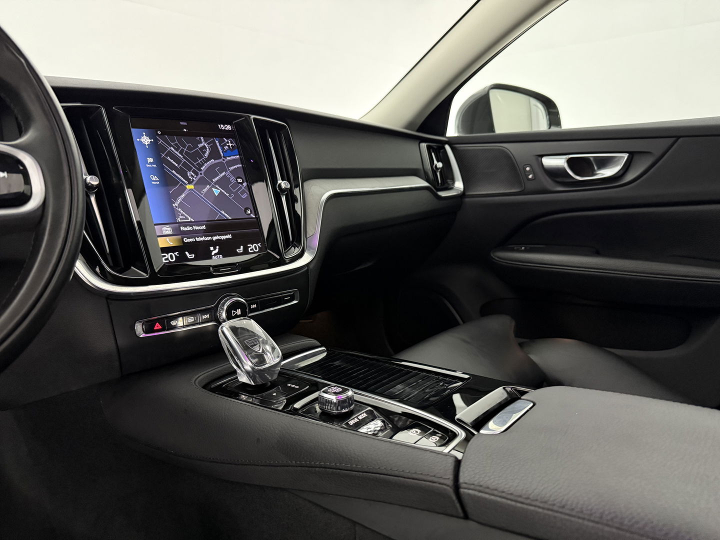 Volvo V60 2.0 T6 Recharge AWD 291PK Inscription | 360° | Pano | H/K | Trekh. | Memory | HUD | Carplay | Leder | Stuur/Stoelverw. l NAP