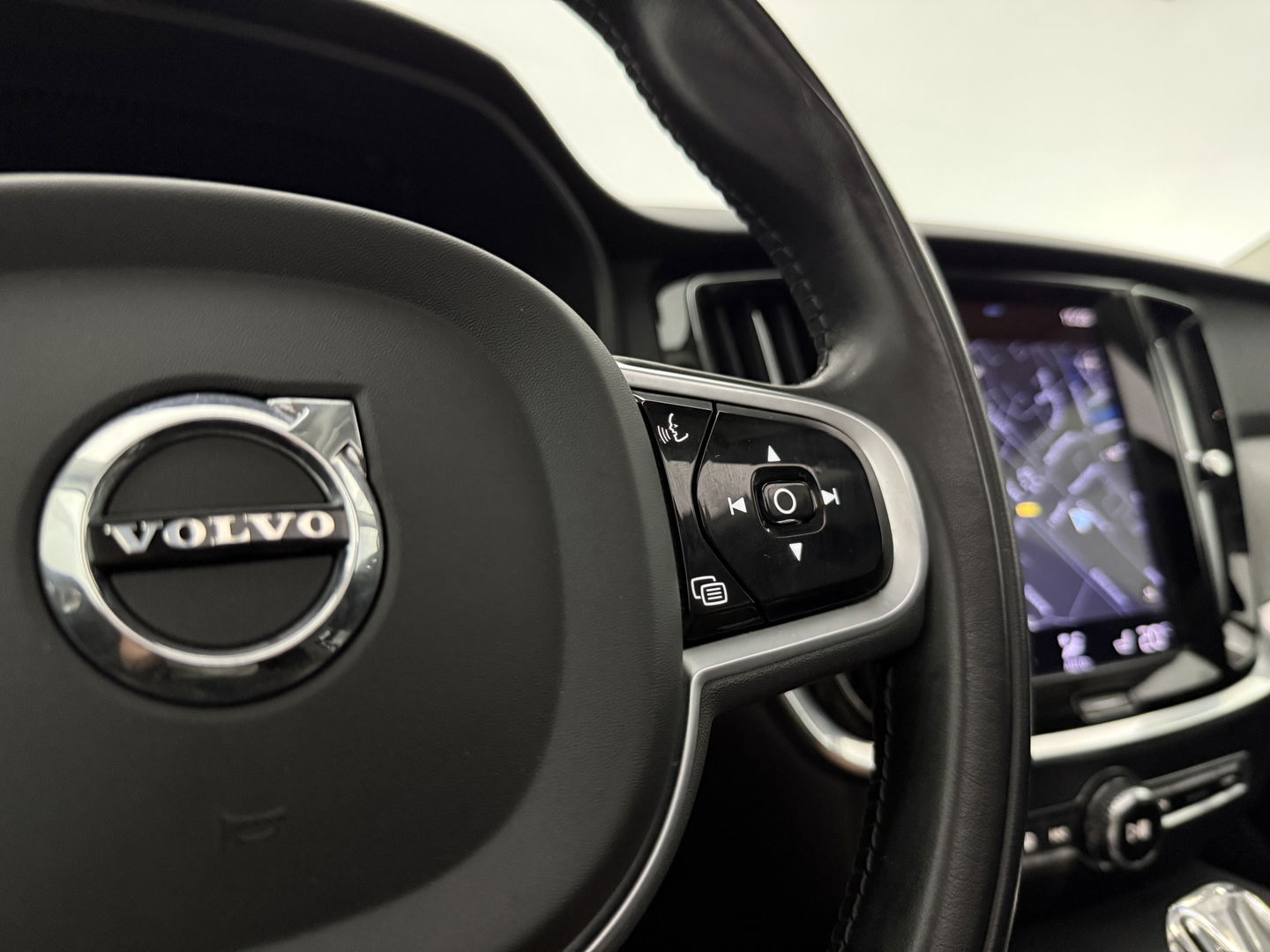 Volvo V60 2.0 T6 Recharge AWD 291PK Inscription | 360° | Pano | H/K | Trekh. | Memory | HUD | Carplay | Leder | Stuur/Stoelverw. l NAP