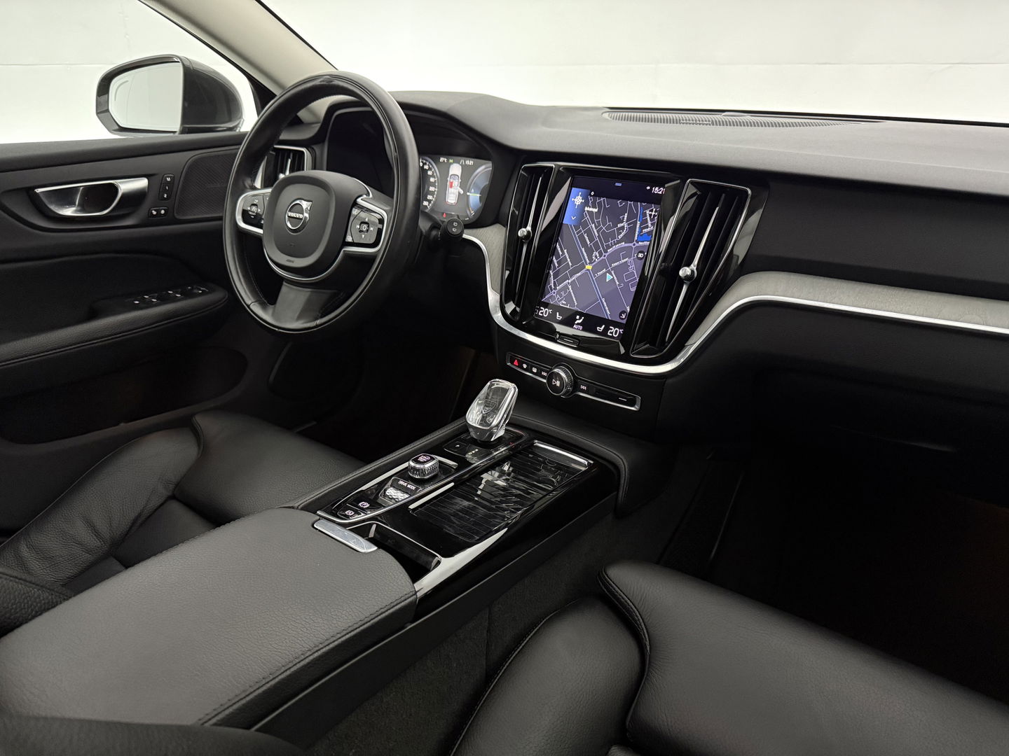 Volvo V60 2.0 T6 Recharge AWD 291PK Inscription | 360° | Pano | H/K | Trekh. | Memory | HUD | Carplay | Leder | Stuur/Stoelverw. l NAP