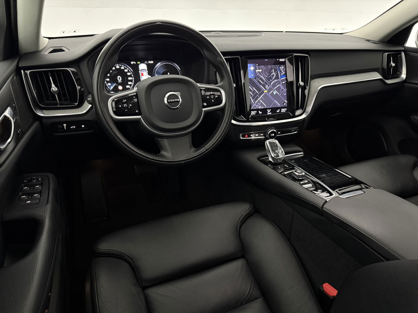 Volvo V60 2.0 T6 Recharge AWD 291PK Inscription | 360° | Pano | H/K | Trekh. | Memory | HUD | Carplay | Leder | Stuur/Stoelverw. l NAP