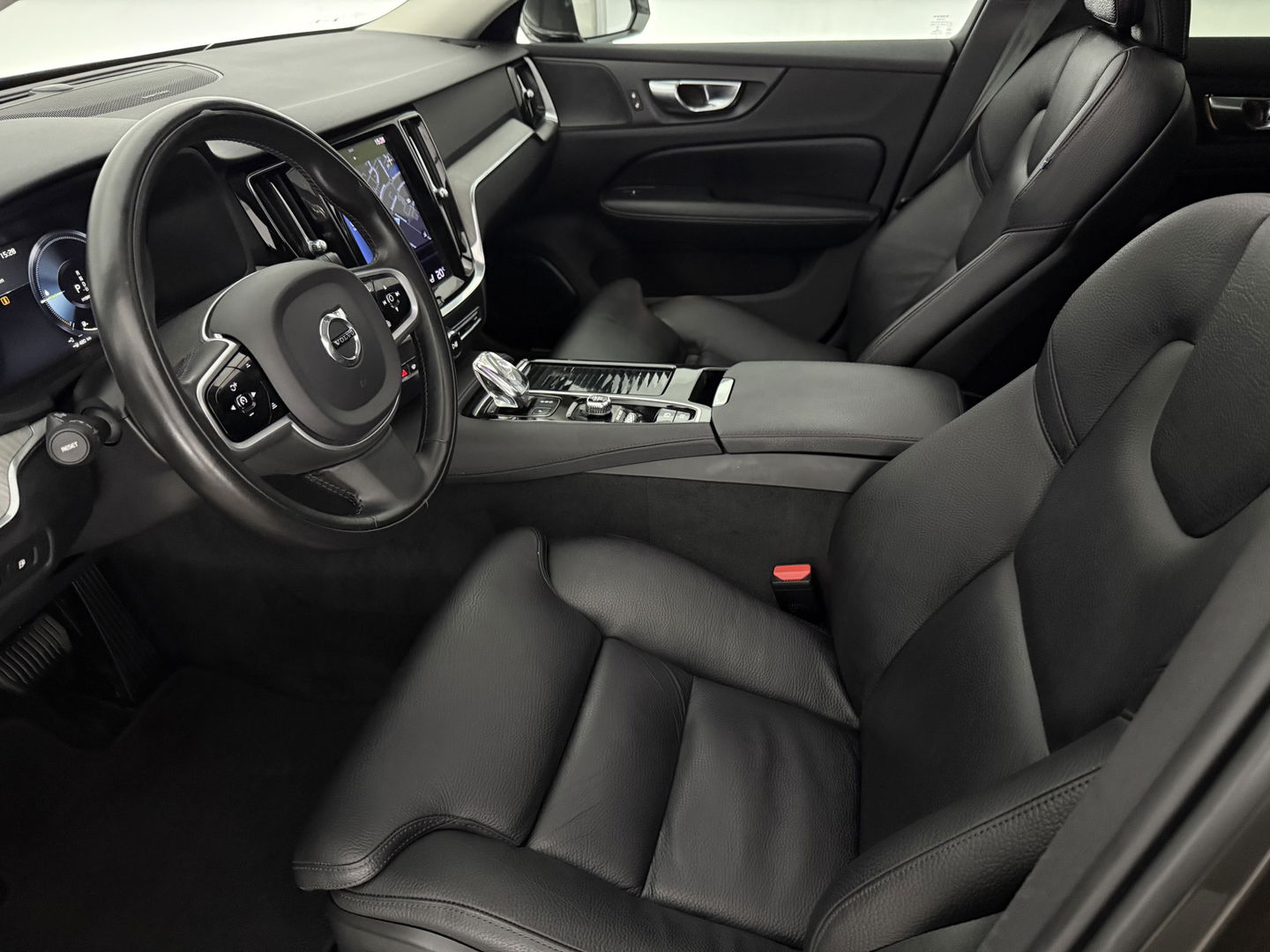 Volvo V60 2.0 T6 Recharge AWD 291PK Inscription | 360° | Pano | H/K | Trekh. | Memory | HUD | Carplay | Leder | Stuur/Stoelverw. l NAP