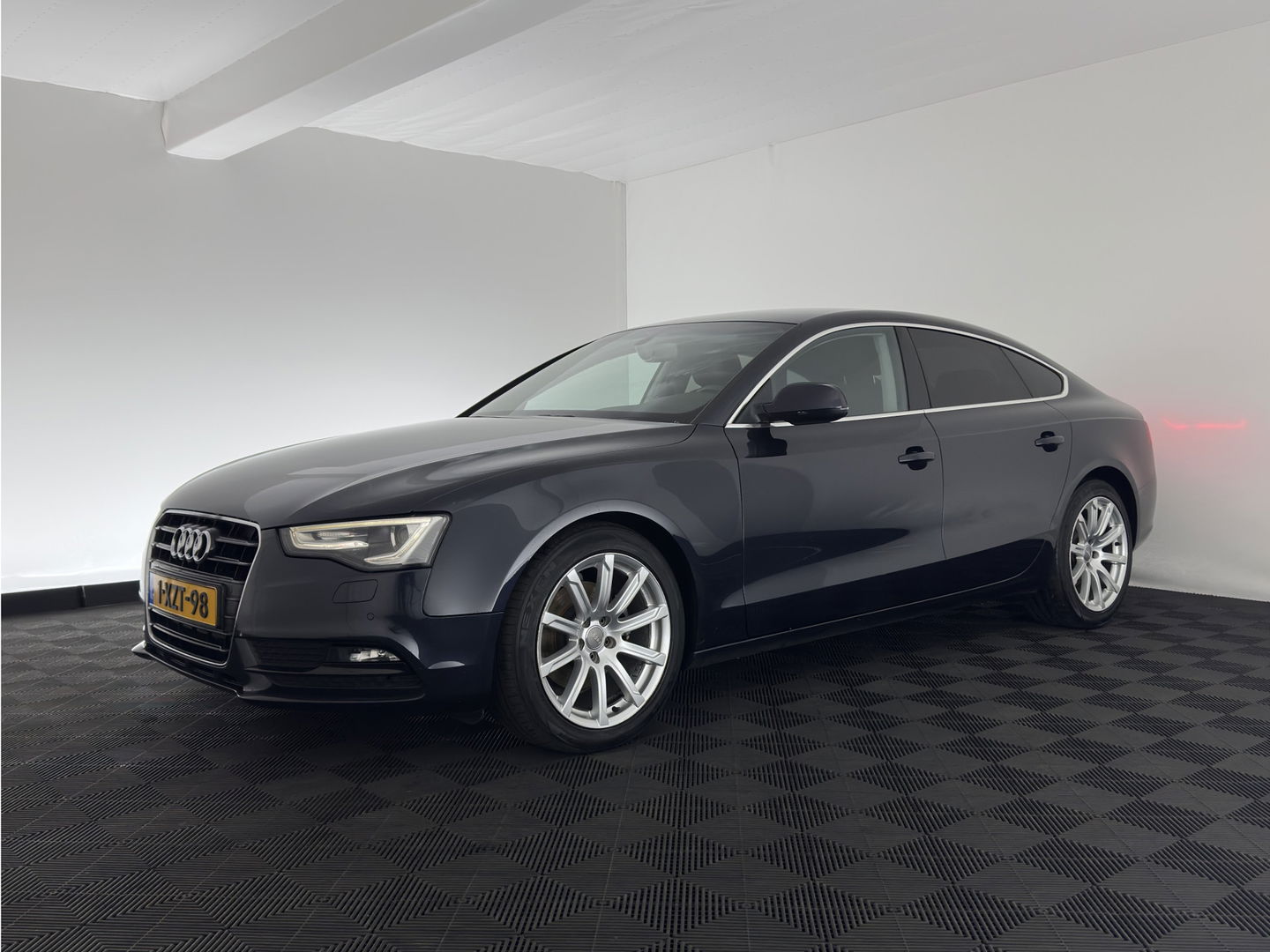 Audi A5 Sportback 2.0 TDI ultra Business Edition *XENON | SPORT-SEATS | CAMERA | NAVI-FULLMAP | PRIVACY-GLASS | ECC | PDC | CRUISE | 18''ALU | TOWBAR*