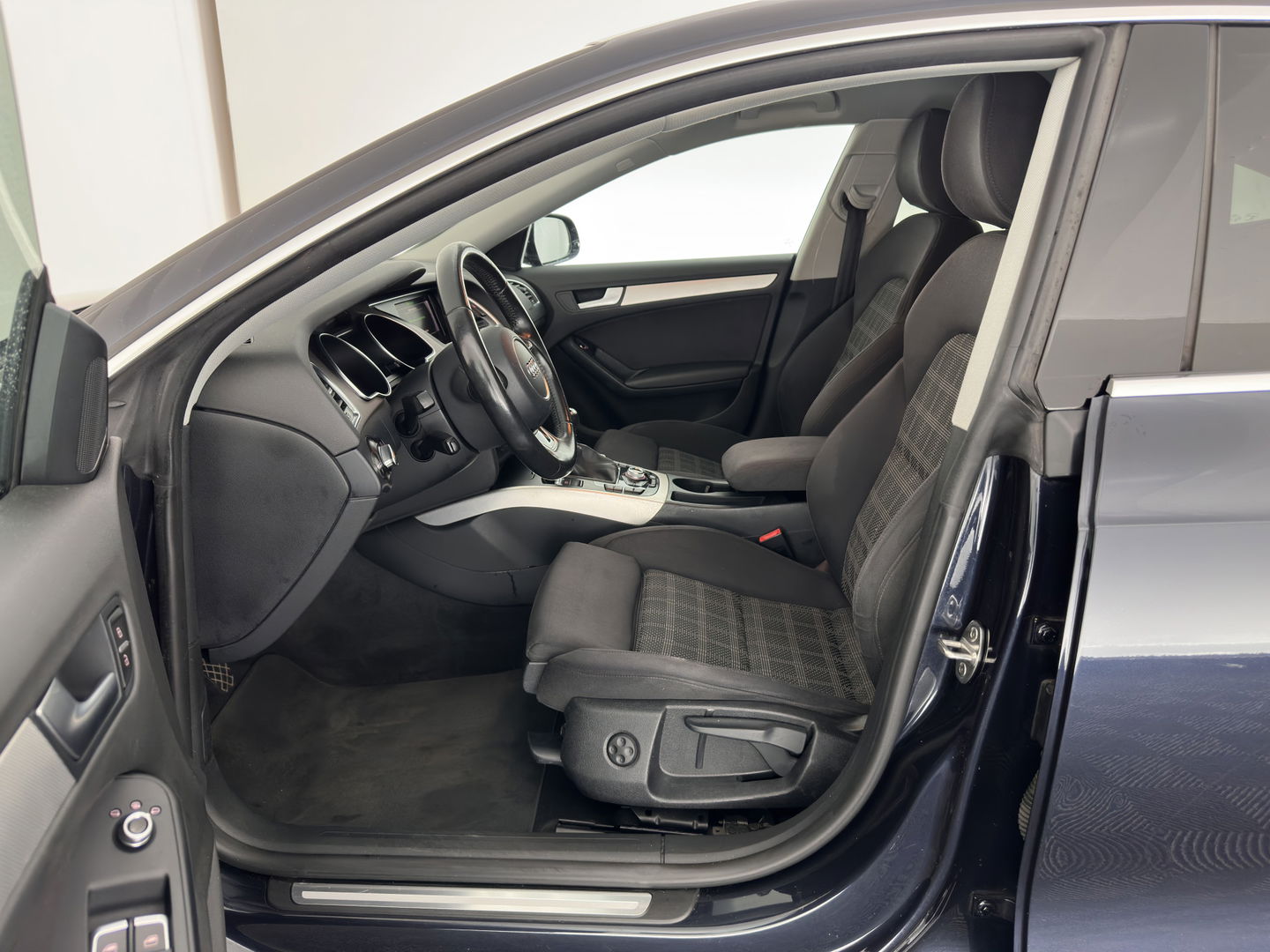 Audi A5 Sportback 2.0 TDI ultra Business Edition *XENON | SPORT-SEATS | CAMERA | NAVI-FULLMAP | PRIVACY-GLASS | ECC | PDC | CRUISE | 18''ALU | TOWBAR*