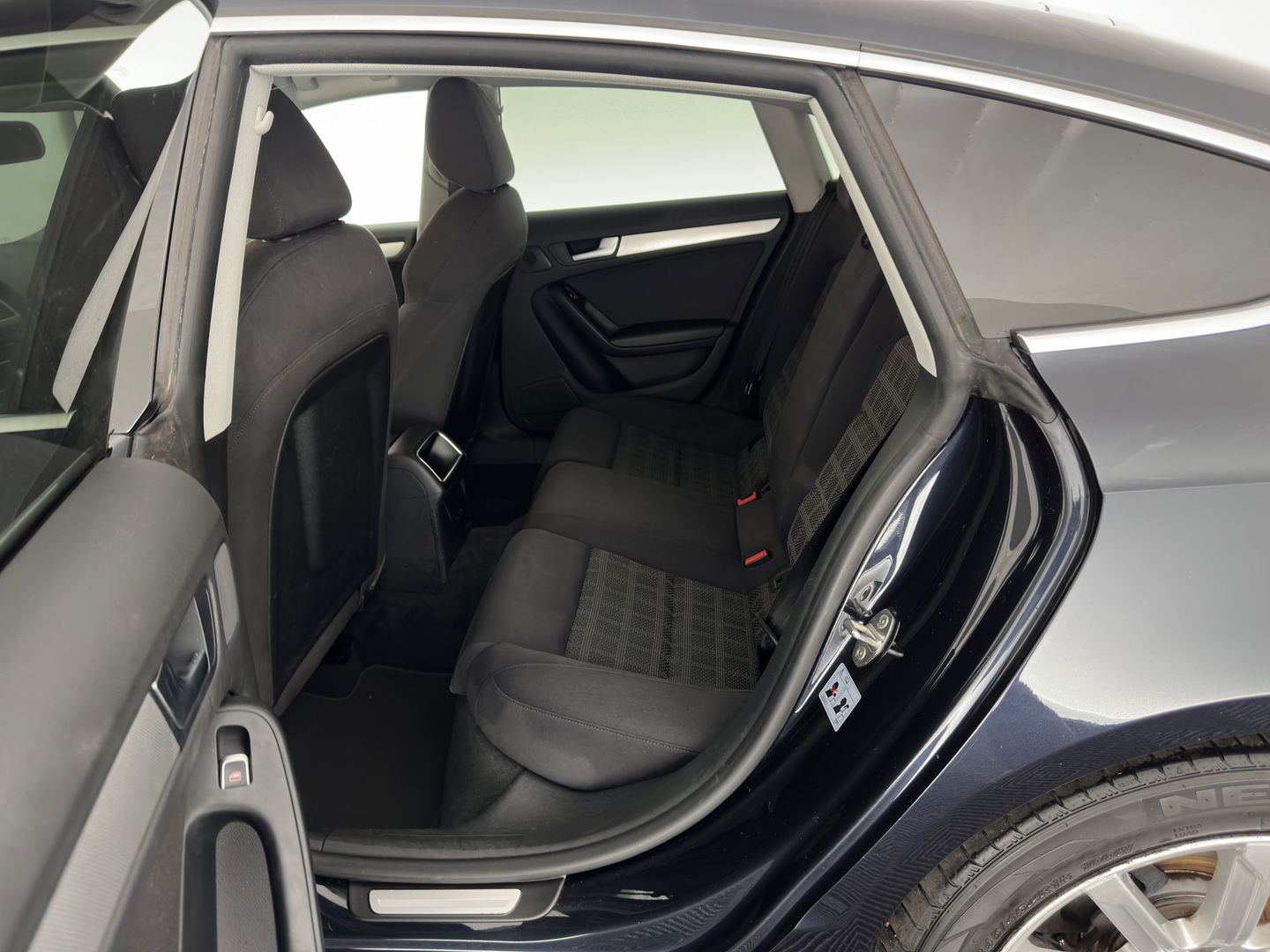 Audi A5 Sportback 2.0 TDI ultra Business Edition *XENON | SPORT-SEATS | CAMERA | NAVI-FULLMAP | PRIVACY-GLASS | ECC | PDC | CRUISE | 18''ALU | TOWBAR*