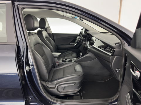 Kia Niro 1.6 GDi Hybrid DynamicLine (INCL-BTW) Aut. *ADAPTIVE-CRUISE | LEATHER-FABRIC | NAVI-FULLMAP | HEATED-COMFORTSEATS | CAMERA | DAB+ | KEYLESS | ECC | DIGI-COCKPIT | SHIFT-PADDLES | LANE-ASSIST | PDC | TOWBAR | 16''ALU*