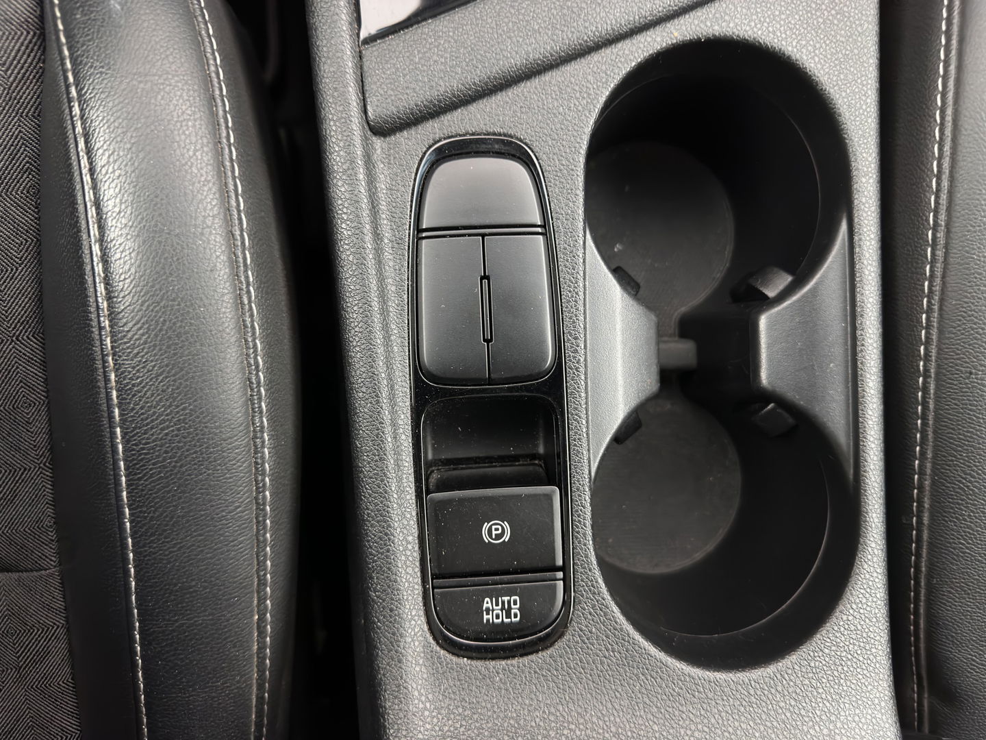 Kia Niro 1.6 GDi Hybrid DynamicLine (INCL-BTW) Aut. *ADAPTIVE-CRUISE | LEATHER-FABRIC | NAVI-FULLMAP | HEATED-COMFORTSEATS | CAMERA | DAB+ | KEYLESS | ECC | DIGI-COCKPIT | SHIFT-PADDLES | LANE-ASSIST | PDC | TOWBAR | 16''ALU*