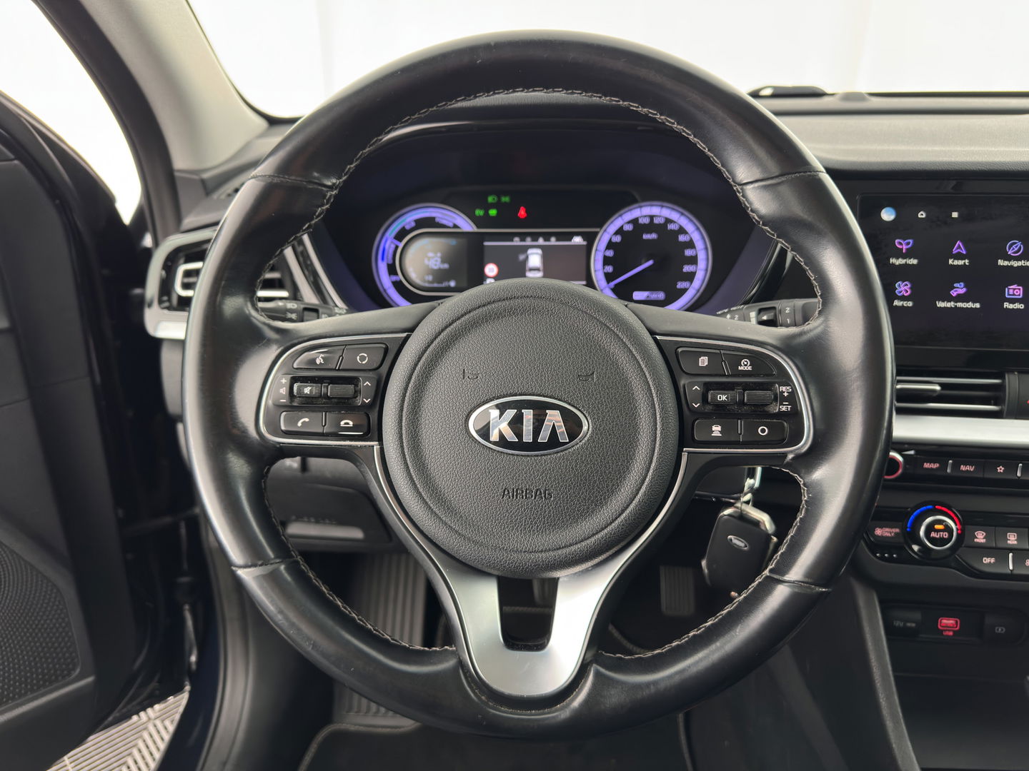 Kia Niro 1.6 GDi Hybrid DynamicLine (INCL-BTW) Aut. *ADAPTIVE-CRUISE | LEATHER-FABRIC | NAVI-FULLMAP | HEATED-COMFORTSEATS | CAMERA | DAB+ | KEYLESS | ECC | DIGI-COCKPIT | SHIFT-PADDLES | LANE-ASSIST | PDC | TOWBAR | 16''ALU*