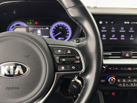 Kia Niro 1.6 GDi Hybrid DynamicLine (INCL-BTW) Aut. *ADAPTIVE-CRUISE | LEATHER-FABRIC | NAVI-FULLMAP | HEATED-COMFORTSEATS | CAMERA | DAB+ | KEYLESS | ECC | DIGI-COCKPIT | SHIFT-PADDLES | LANE-ASSIST | PDC | TOWBAR | 16''ALU*