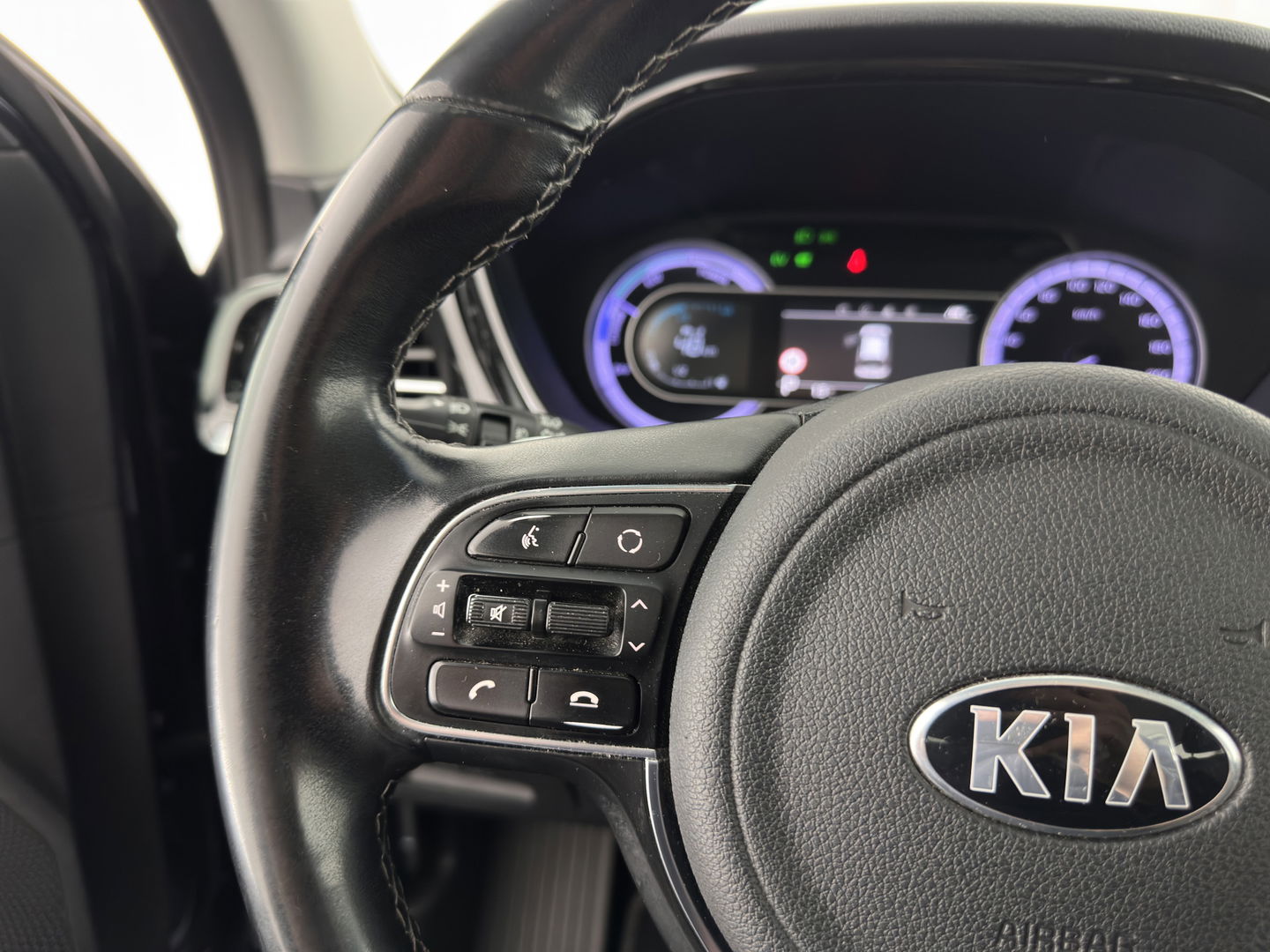 Kia Niro 1.6 GDi Hybrid DynamicLine (INCL-BTW) Aut. *ADAPTIVE-CRUISE | LEATHER-FABRIC | NAVI-FULLMAP | HEATED-COMFORTSEATS | CAMERA | DAB+ | KEYLESS | ECC | DIGI-COCKPIT | SHIFT-PADDLES | LANE-ASSIST | PDC | TOWBAR | 16''ALU*
