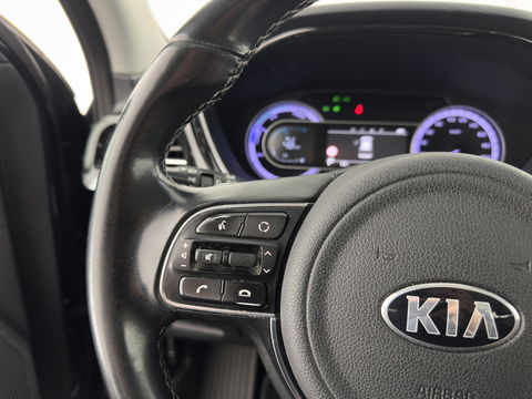 Kia Niro 1.6 GDi Hybrid DynamicLine (INCL-BTW) Aut. *ADAPTIVE-CRUISE | LEATHER-FABRIC | NAVI-FULLMAP | HEATED-COMFORTSEATS | CAMERA | DAB+ | KEYLESS | ECC | DIGI-COCKPIT | SHIFT-PADDLES | LANE-ASSIST | PDC | TOWBAR | 16''ALU*