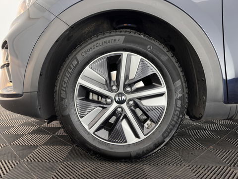 Kia Niro 1.6 GDi Hybrid DynamicLine (INCL-BTW) Aut. *ADAPTIVE-CRUISE | LEATHER-FABRIC | NAVI-FULLMAP | HEATED-COMFORTSEATS | CAMERA | DAB+ | KEYLESS | ECC | DIGI-COCKPIT | SHIFT-PADDLES | LANE-ASSIST | PDC | TOWBAR | 16''ALU*