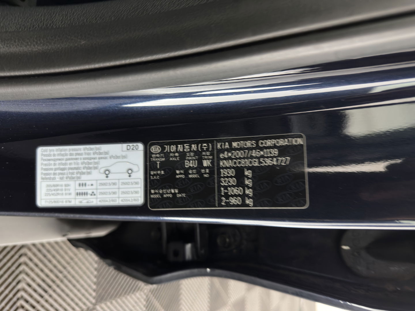 Kia Niro 1.6 GDi Hybrid DynamicLine (INCL-BTW) Aut. *ADAPTIVE-CRUISE | LEATHER-FABRIC | NAVI-FULLMAP | HEATED-COMFORTSEATS | CAMERA | DAB+ | KEYLESS | ECC | DIGI-COCKPIT | SHIFT-PADDLES | LANE-ASSIST | PDC | TOWBAR | 16''ALU*