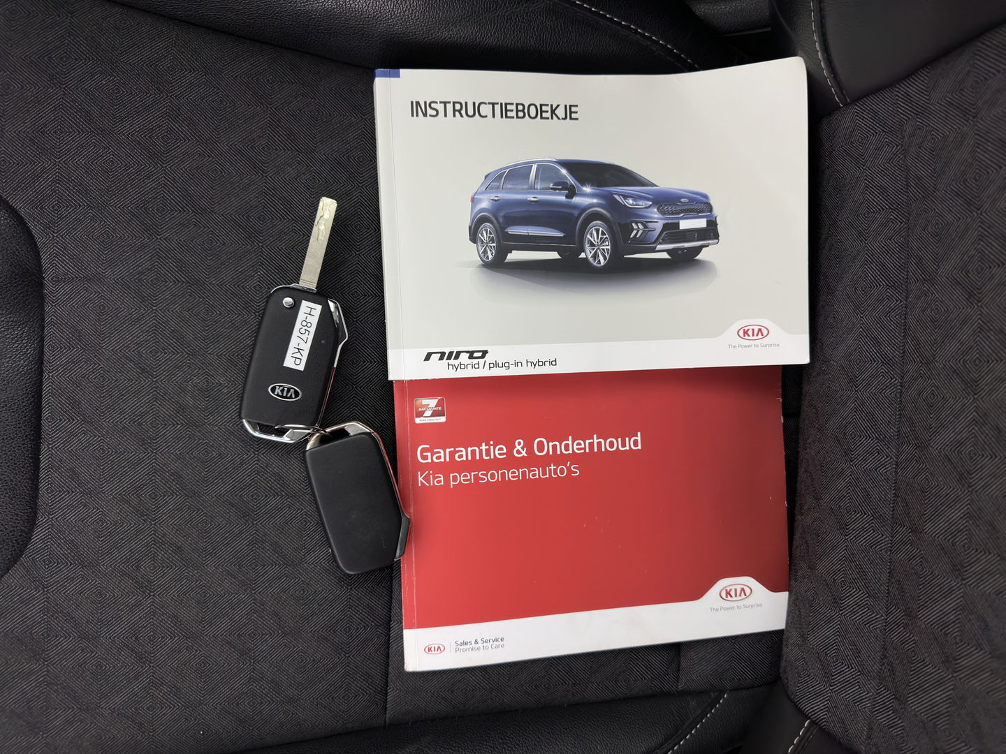 Kia Niro 1.6 GDi Hybrid DynamicLine (INCL-BTW) Aut. *ADAPTIVE-CRUISE | LEATHER-FABRIC | NAVI-FULLMAP | HEATED-COMFORTSEATS | CAMERA | DAB+ | KEYLESS | ECC | DIGI-COCKPIT | SHIFT-PADDLES | LANE-ASSIST | PDC | TOWBAR | 16''ALU*