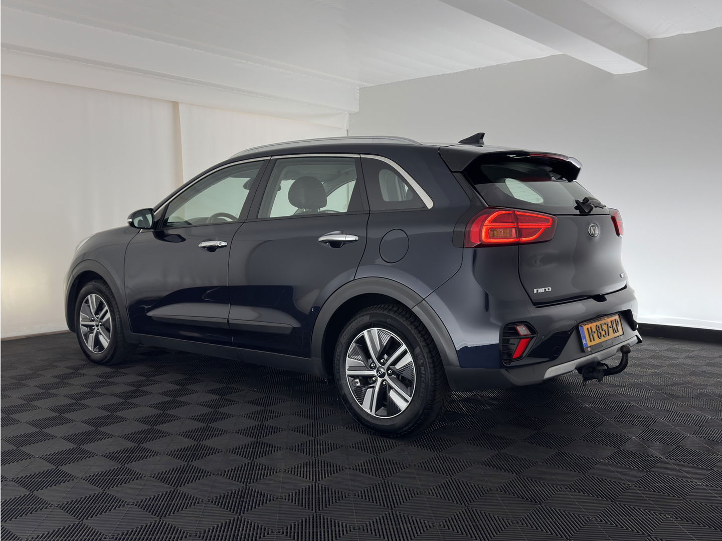 Kia Niro 1.6 GDi Hybrid DynamicLine (INCL-BTW) Aut. *ADAPTIVE-CRUISE | LEATHER-FABRIC | NAVI-FULLMAP | HEATED-COMFORTSEATS | CAMERA | DAB+ | KEYLESS | ECC | DIGI-COCKPIT | SHIFT-PADDLES | LANE-ASSIST | PDC | TOWBAR | 16''ALU*