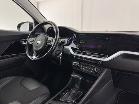 Kia Niro 1.6 GDi Hybrid DynamicLine (INCL-BTW) Aut. *ADAPTIVE-CRUISE | LEATHER-FABRIC | NAVI-FULLMAP | HEATED-COMFORTSEATS | CAMERA | DAB+ | KEYLESS | ECC | DIGI-COCKPIT | SHIFT-PADDLES | LANE-ASSIST | PDC | TOWBAR | 16''ALU*