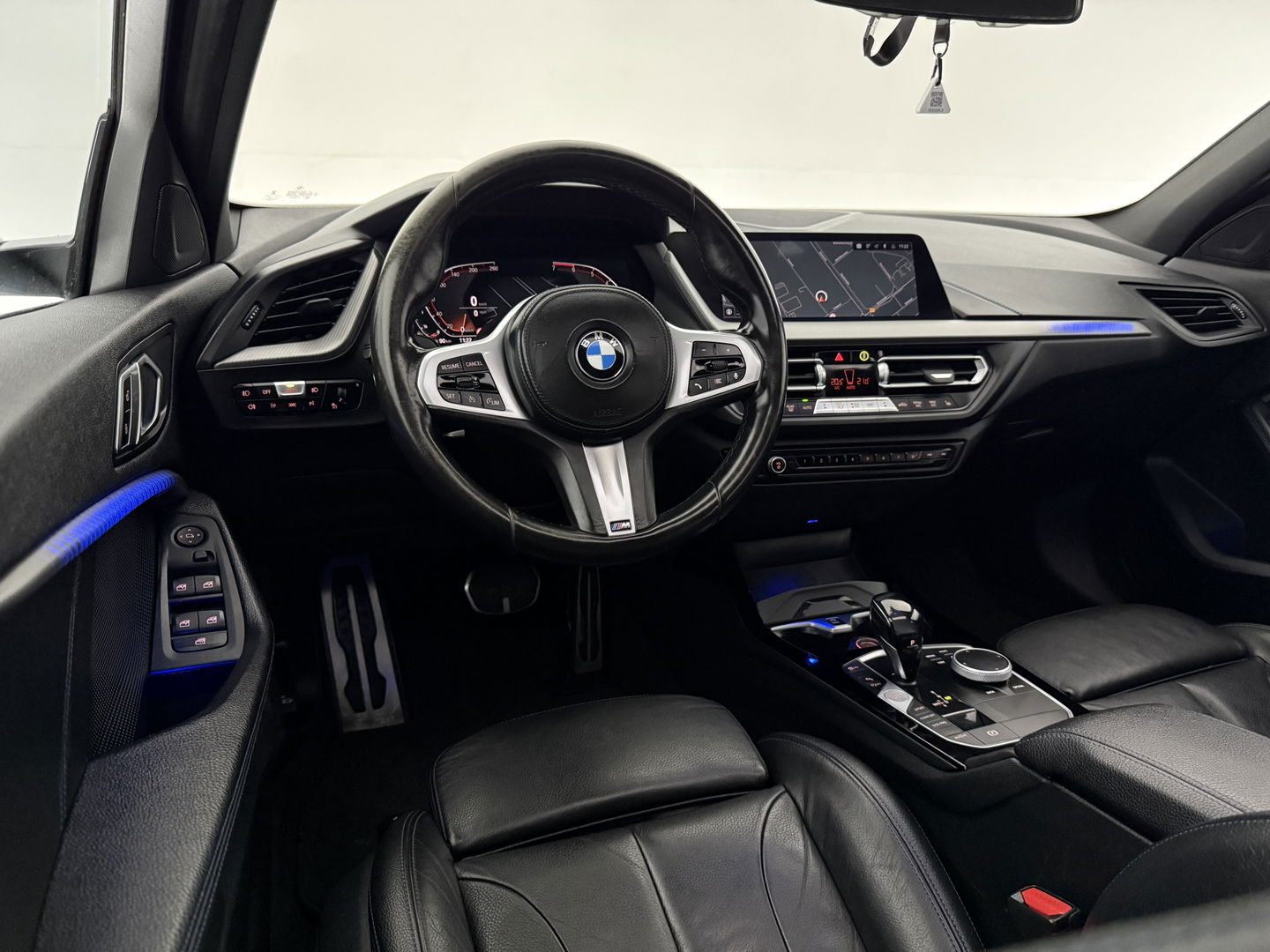 BMW 1-serie 118i High Executive Edition M-Sport 141PK | Pano | Virtual | Sfeerverl. | Carplay | Leder | Stoelverw. | NAP