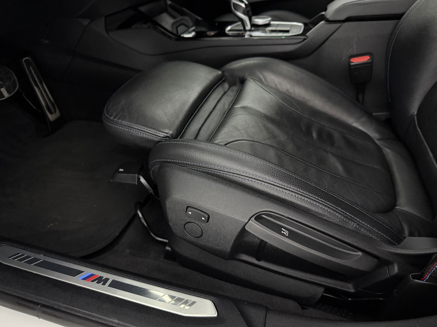 BMW 1-serie 118i High Executive Edition M-Sport 141PK | Pano | Virtual | Sfeerverl. | Carplay | Leder | Stoelverw. | NAP