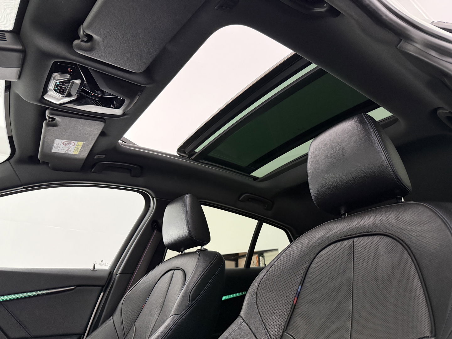 BMW 1-serie 118i High Executive Edition M-Sport 141PK | Pano | Virtual | Sfeerverl. | Carplay | Leder | Stoelverw. | NAP