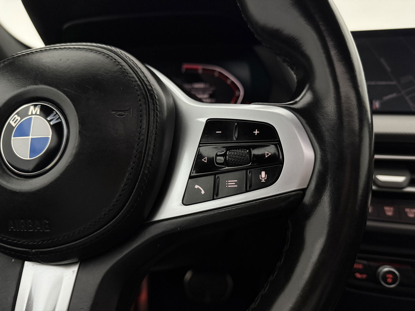 BMW 1-serie 118i High Executive Edition M-Sport 141PK | Pano | Virtual | Sfeerverl. | Carplay | Leder | Stoelverw. | NAP