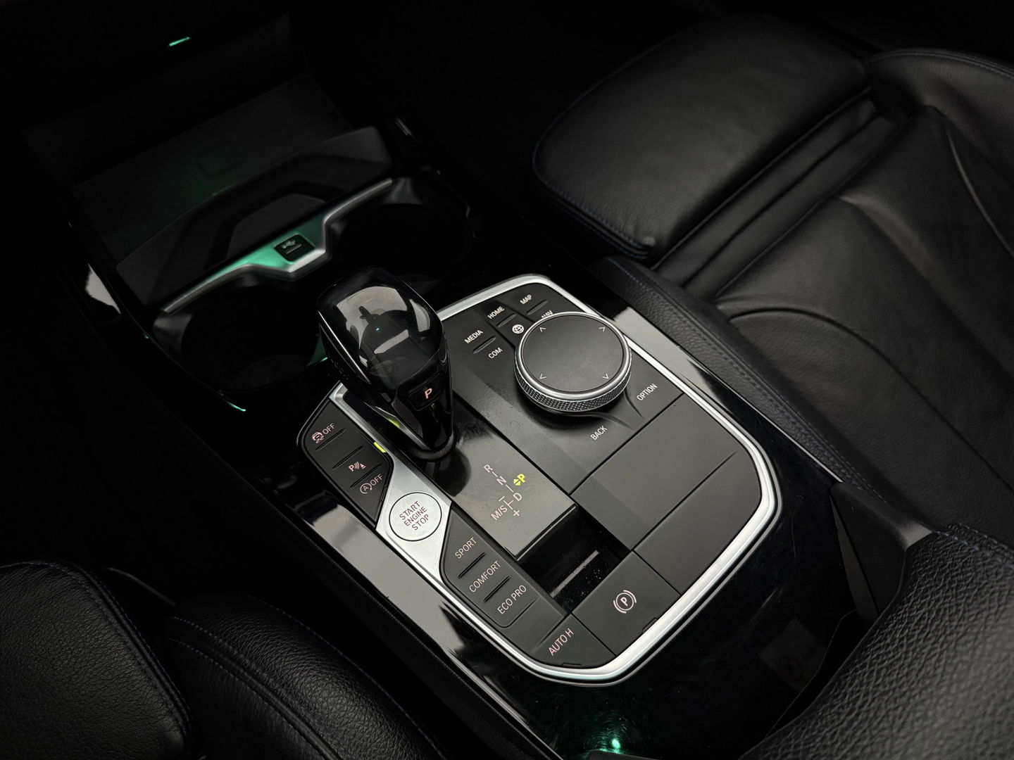 BMW 1-serie 118i High Executive Edition M-Sport 141PK | Pano | Virtual | Sfeerverl. | Carplay | Leder | Stoelverw. | NAP
