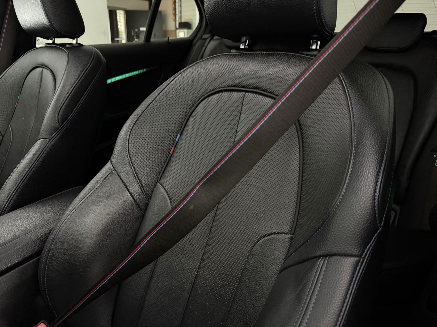 BMW 1-serie 118i High Executive Edition M-Sport 141PK | Pano | Virtual | Sfeerverl. | Carplay | Leder | Stoelverw. | NAP