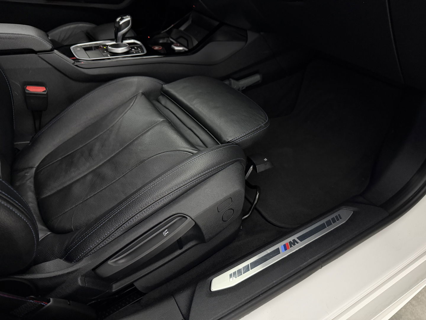 BMW 1-serie 118i High Executive Edition M-Sport 141PK | Pano | Virtual | Sfeerverl. | Carplay | Leder | Stoelverw. | NAP