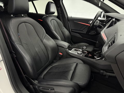 BMW 1-serie 118i High Executive Edition M-Sport 141PK | Pano | Virtual | Sfeerverl. | Carplay | Leder | Stoelverw. | NAP