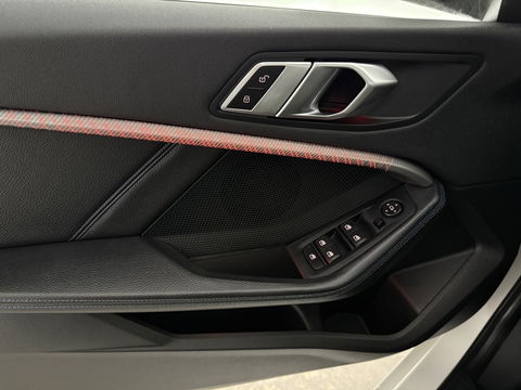 BMW 1-serie 118i High Executive Edition M-Sport 141PK | Pano | Virtual | Sfeerverl. | Carplay | Leder | Stoelverw. | NAP