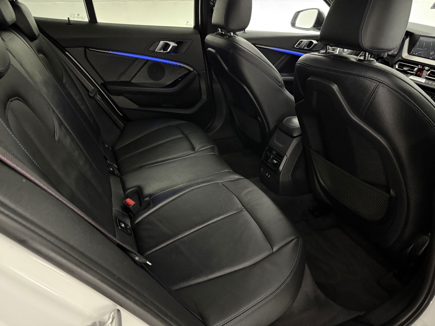 BMW 1-serie 118i High Executive Edition M-Sport 141PK | Pano | Virtual | Sfeerverl. | Carplay | Leder | Stoelverw. | NAP